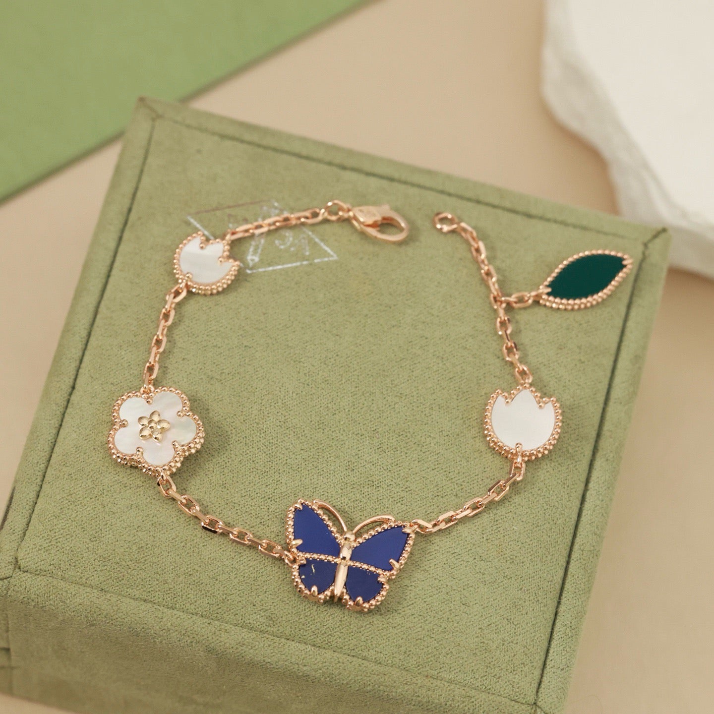 [moco jewelrys JURI]LUCKY SPRING BUTTERFLY 5 MOTIF BRACELET