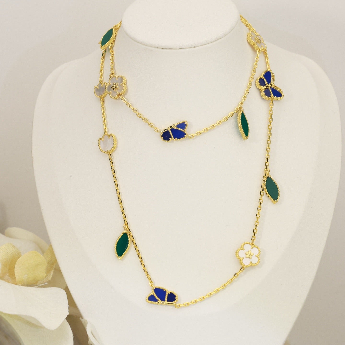 [moco jewelrys JURI]LUCKY SPRING BUTTERFLY 15 FLOWER NECKLACE