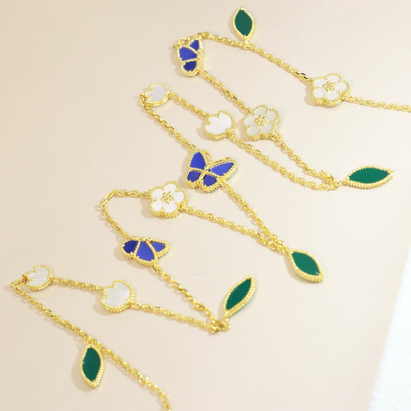[moco jewelrys JURI]LUCKY SPRING BUTTERFLY 15 FLOWER NECKLACE