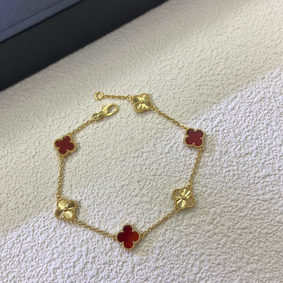 [??Loco?¡¥]CLOVER 6 MOTIF RED AGATE LASER BRACELET