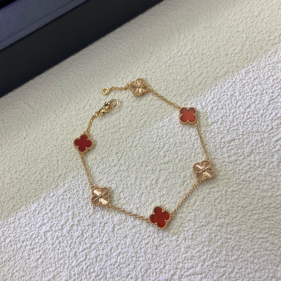 [??Loco?¡¥]CLOVER 6 MOTIF RED AGATE LASER BRACELET
