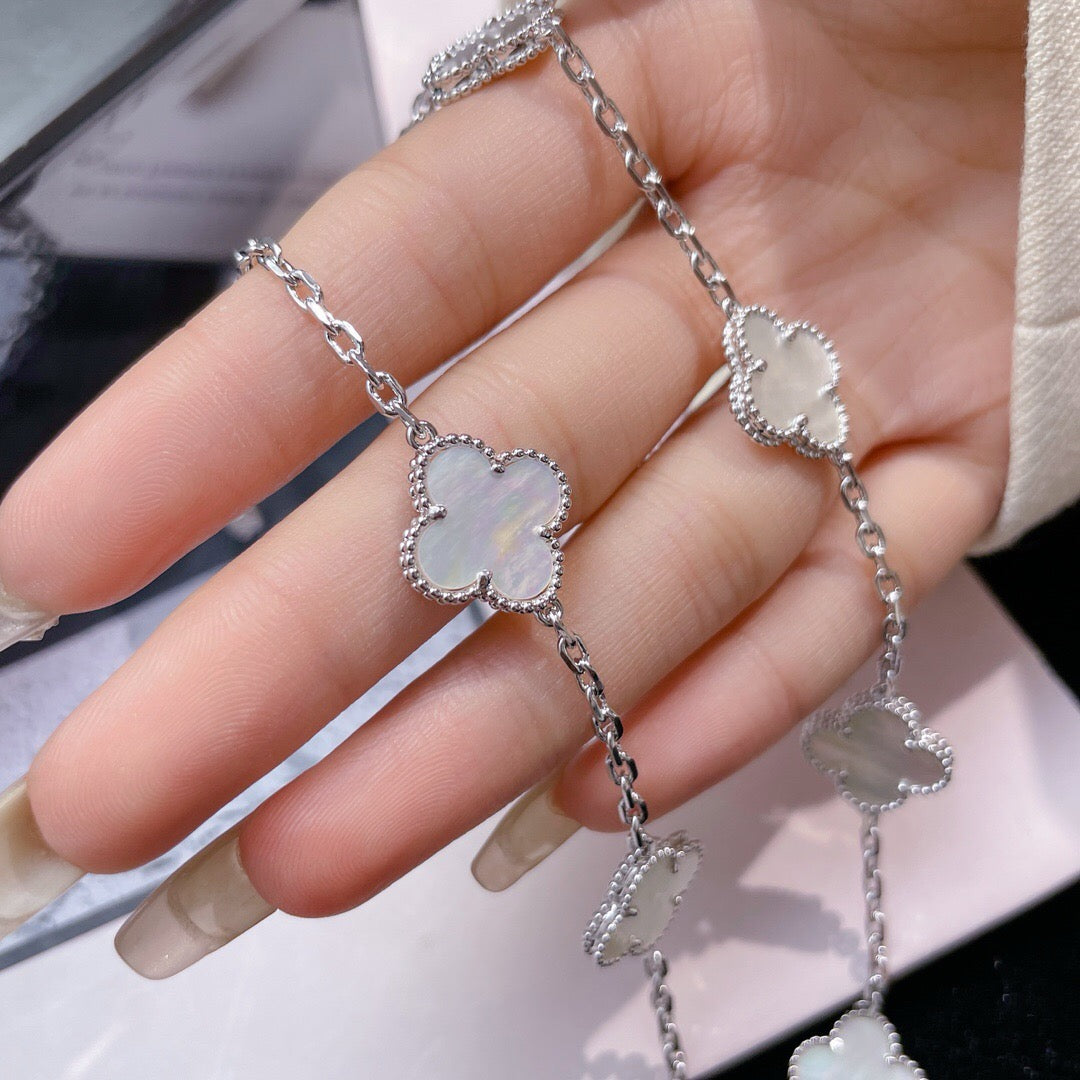 ??Loco?¡¥CLOVER 10 MOTIFS WHITE MOTHER OF PEARL NECKLACE