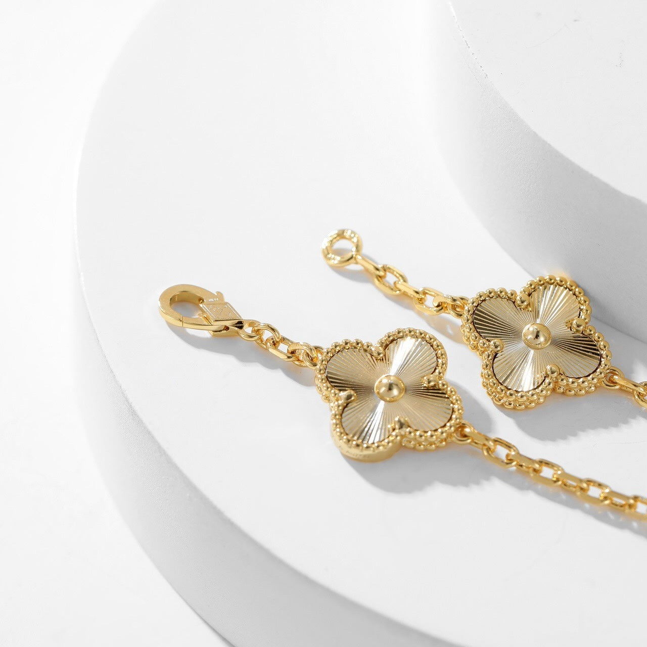 ??Loco?¡¥CLOVER 10 MOTIFS LASER NECKLACE