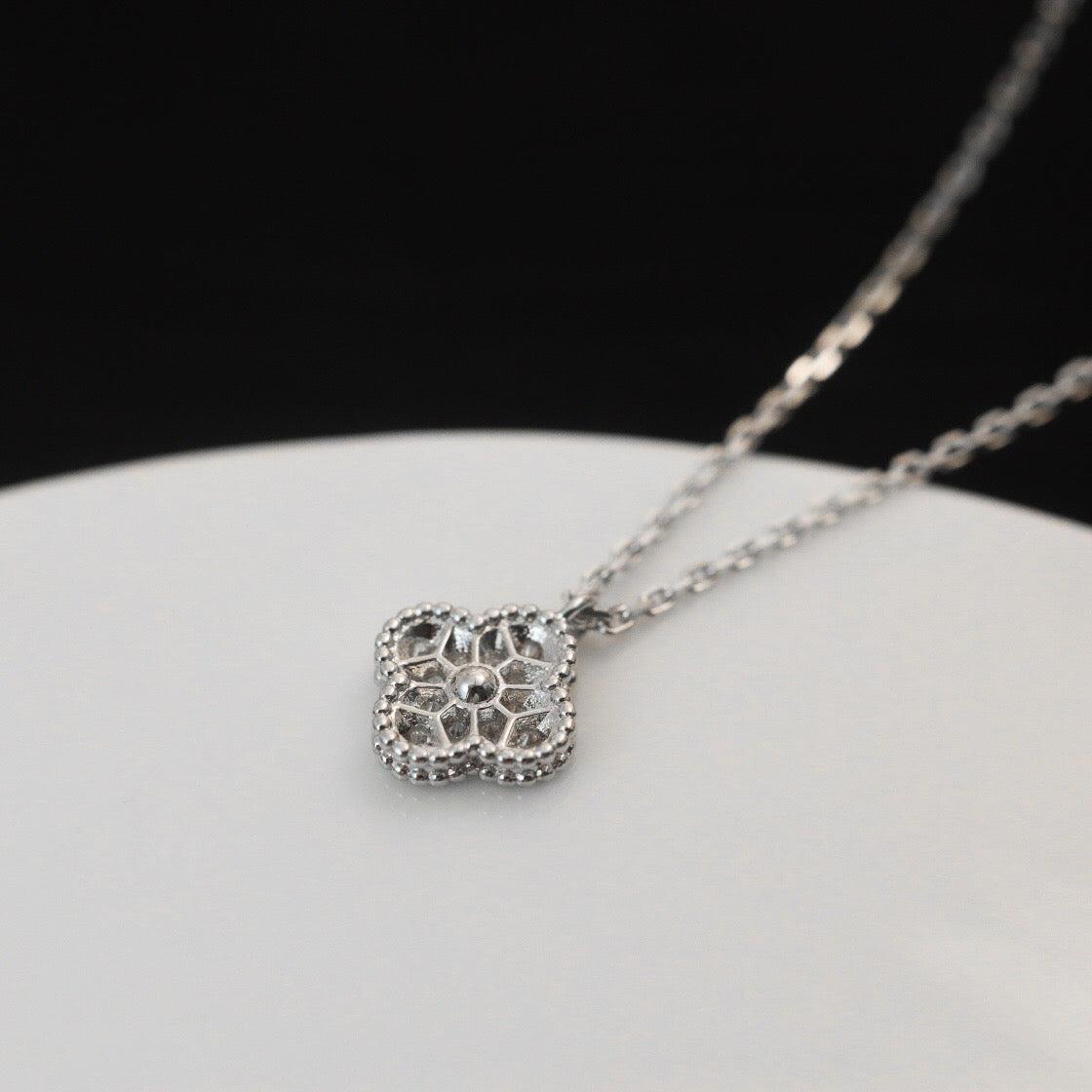 ??Loco?¡¥CLOVER MINI 9.5MM PENDANT DIAMOND NECKLACE