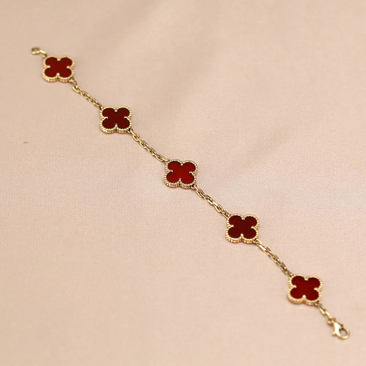 [Moco jewelrys] CLOVER 5 MOTIF RED CORNELIAN BRACELET COLLECTION