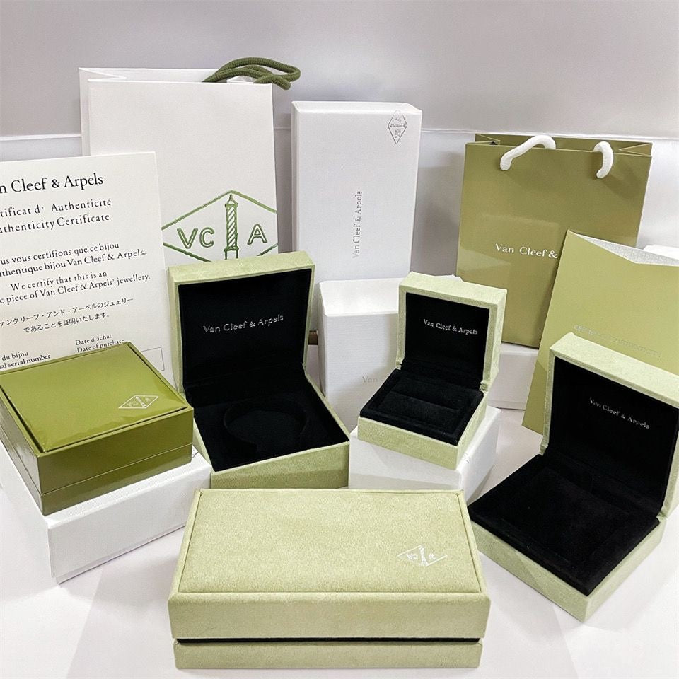 VA Kleeblatt Armband Halskette Ring Schachtel Geschenktasche