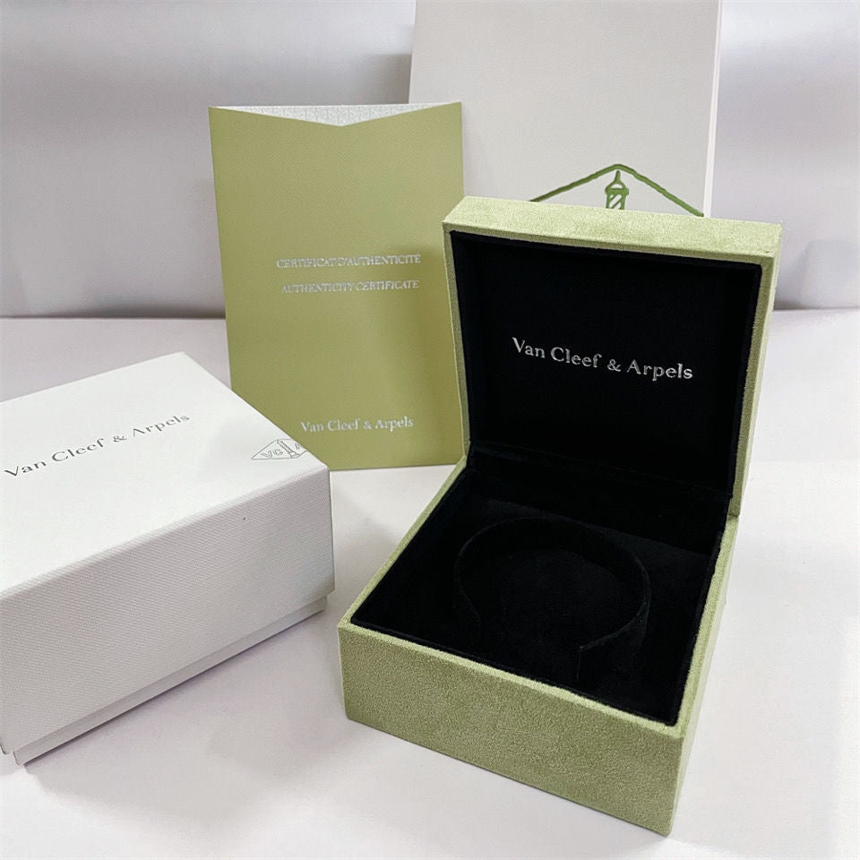 ??Loco?¡¥VA CLOVER BRACELET NECKLACE RING BOX GIFT BAG