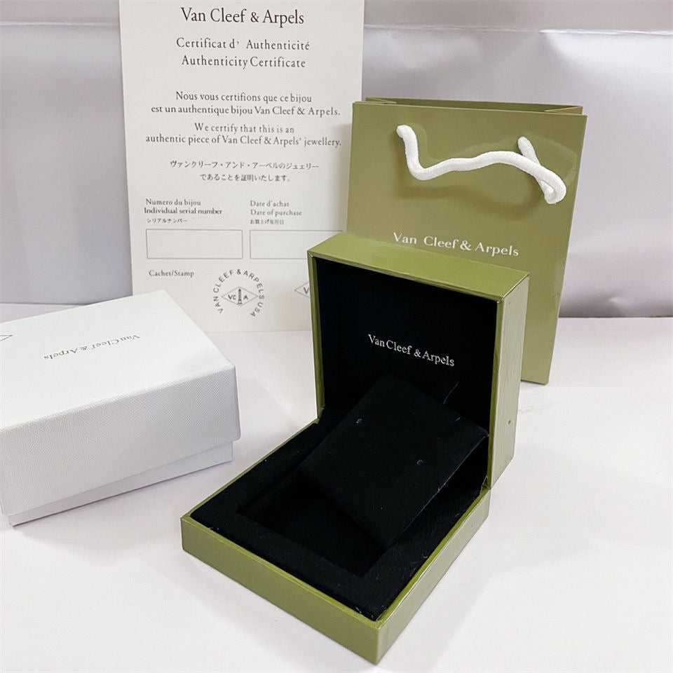 ??Loco?¡¥VA CLOVER BRACELET NECKLACE RING BOX GIFT BAG