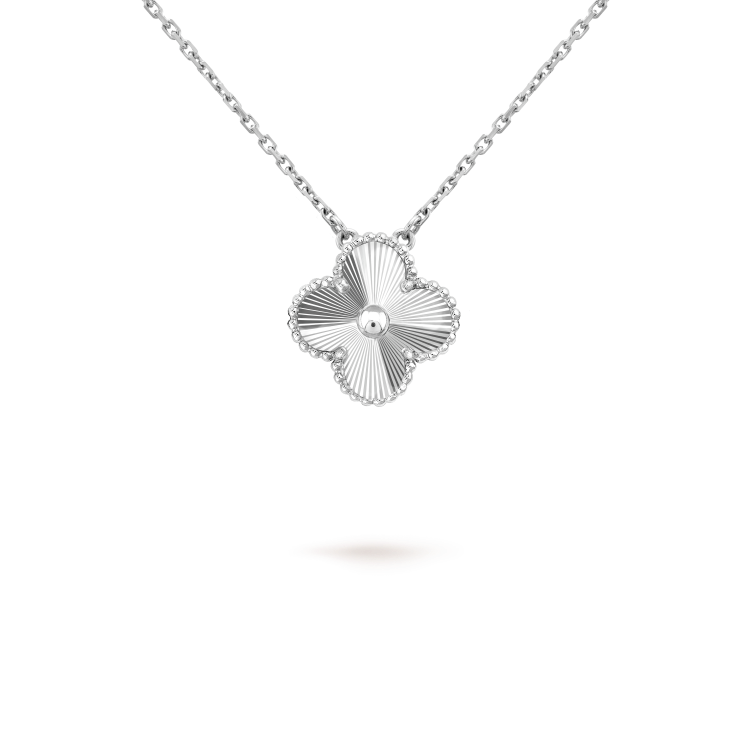 ??Loco?¡¥CLOVER 15MM LASER NECKLACE SILVER
