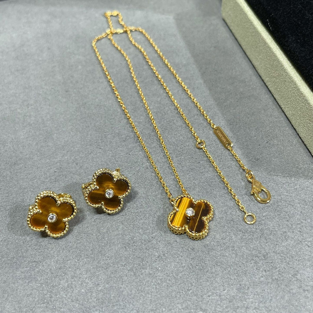 ??Loco?¡¥CLOVER 15MM DIAMOND AND YELLOW TIGER'S EYE AGATE necklace