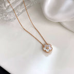 ??Loco?¡¥LUCKY  WHITE MOP  PLUM BLOSSOM NECKLACE