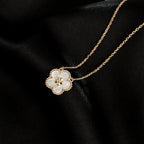 ??Loco?¡¥LUCKY  WHITE MOP  PLUM BLOSSOM NECKLACE