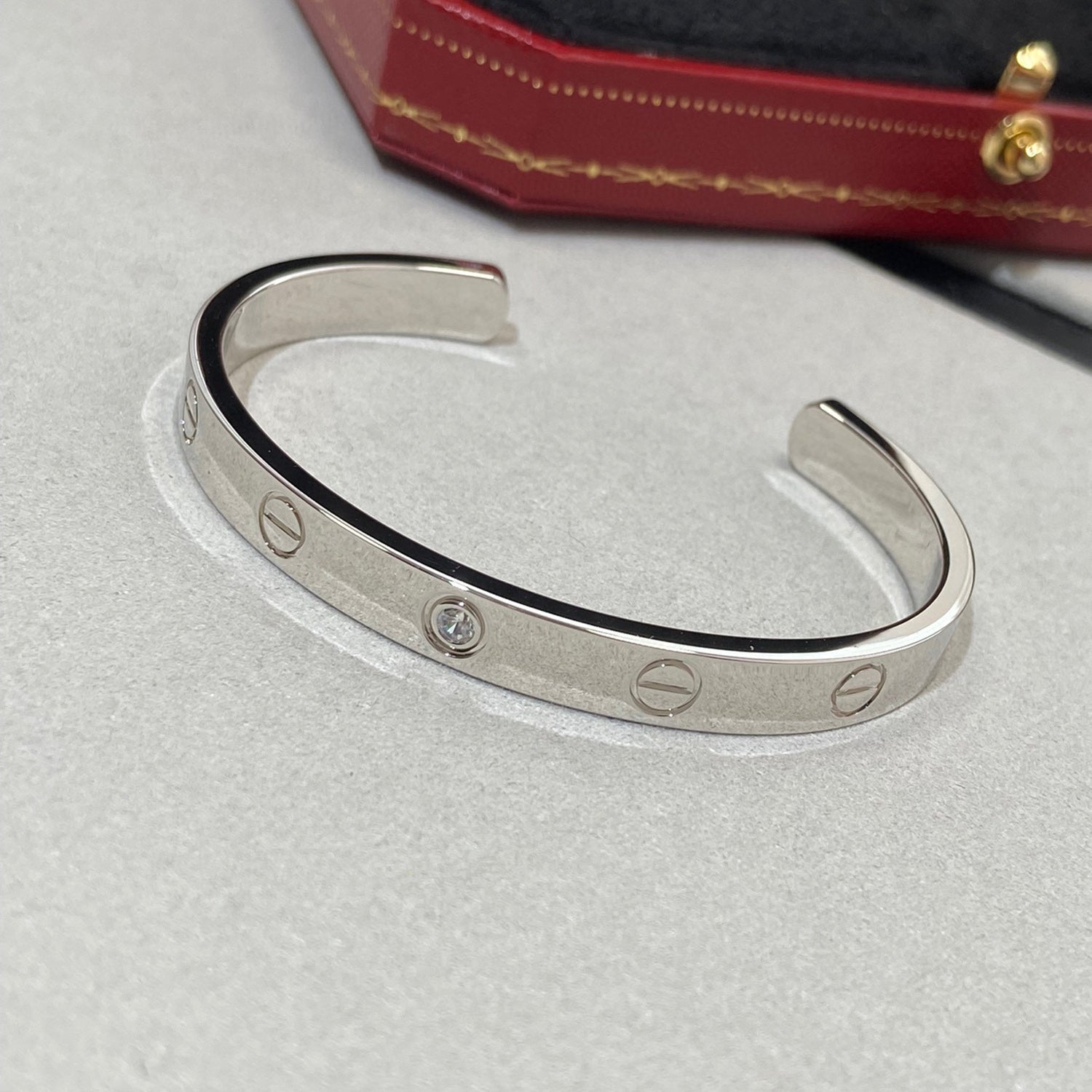 ??Loco?¡¥LOVE BRACELET 6.1MM 1 DIAMOND OPEN CUFF