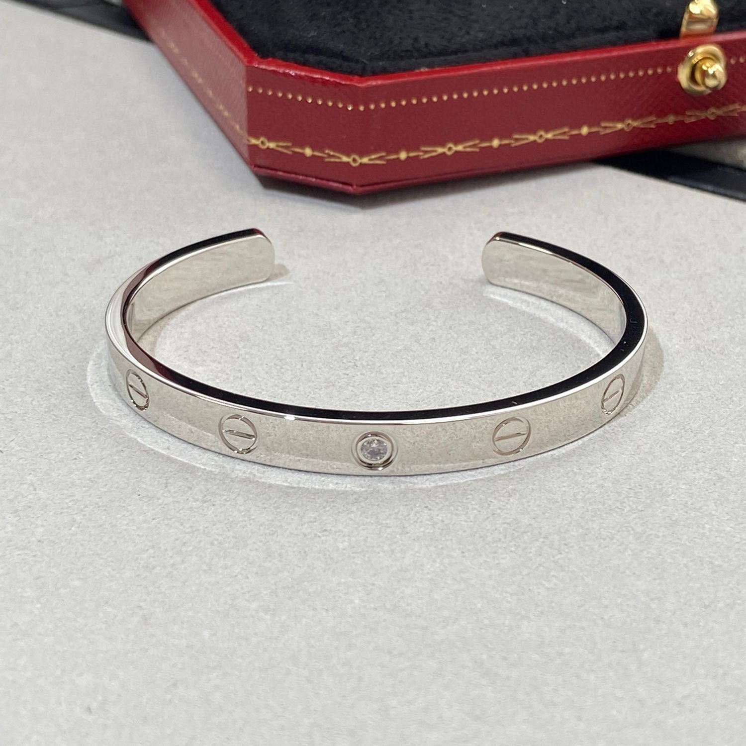 ??Loco?¡¥LOVE BRACELET 6.1MM 1 DIAMOND OPEN CUFF