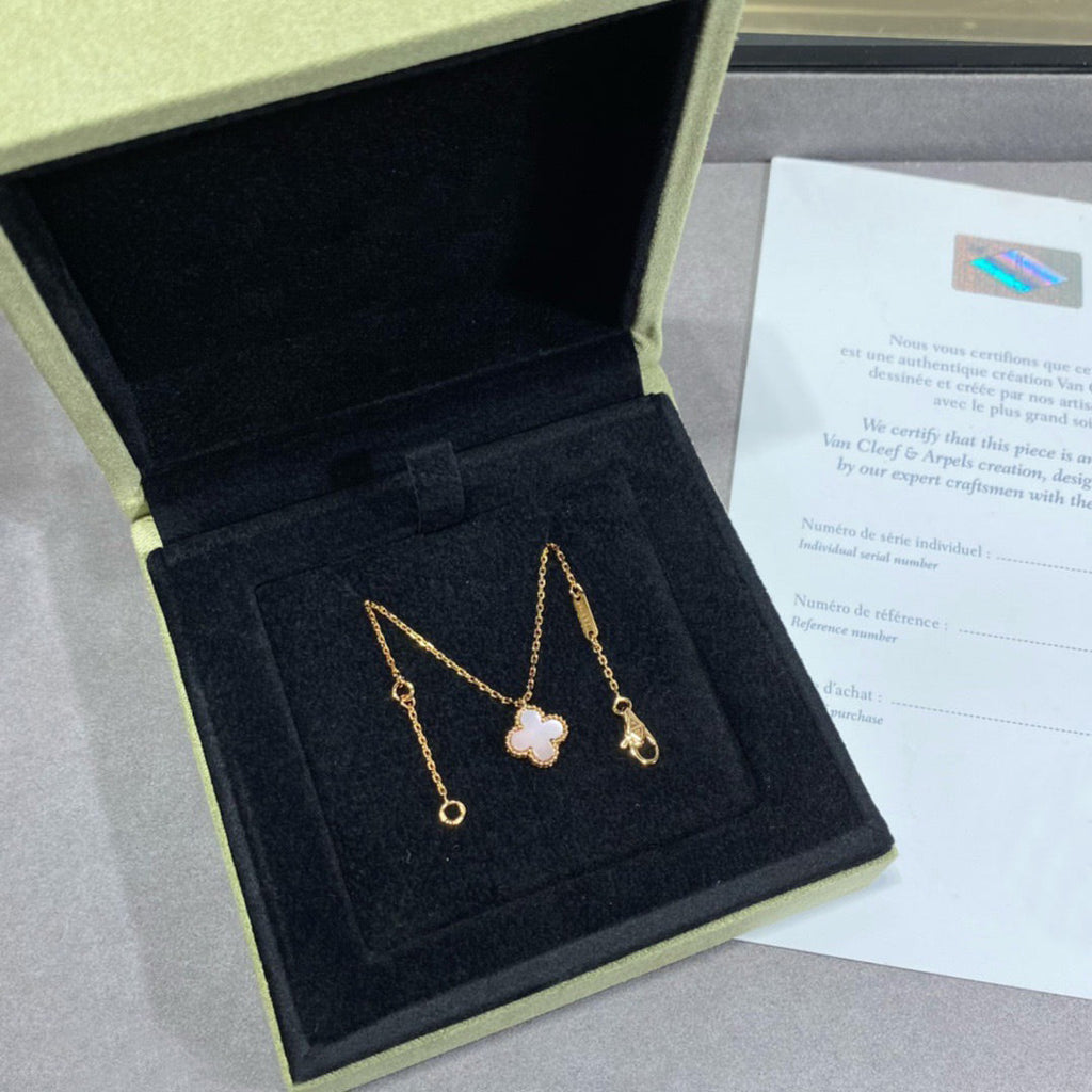 ??Loco?¡¥CLOVER 15MM PINK MOTHER-OF-PEARL SINGLE FLOWER NECKLACE