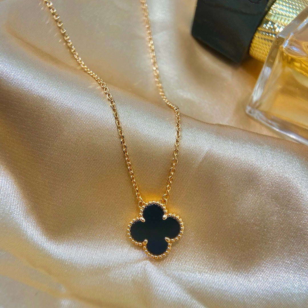 ??Loco?¡¥CLOVER 15MM BLACK ONYX SINGLE FLOWER NECKLACE