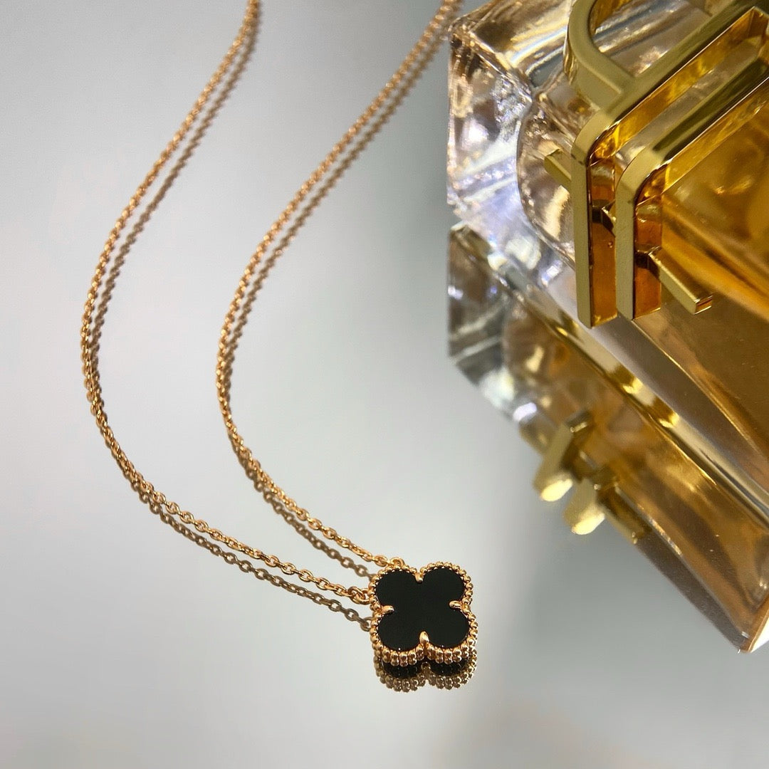 ??Loco?¡¥CLOVER 15MM BLACK ONYX SINGLE FLOWER NECKLACE