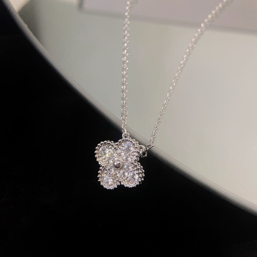 ??Loco?¡¥CLOVER 15MM DIAMOND SINGLE FLOWER NECKLACE