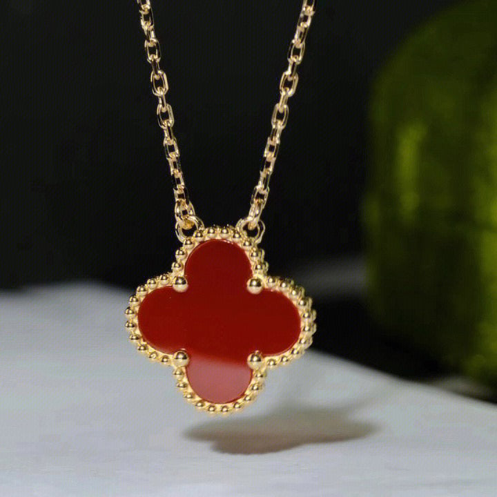 ??Loco?¡¥CLOVER 15MM CARNELIAN SINGLE FLOWER NECKLACE