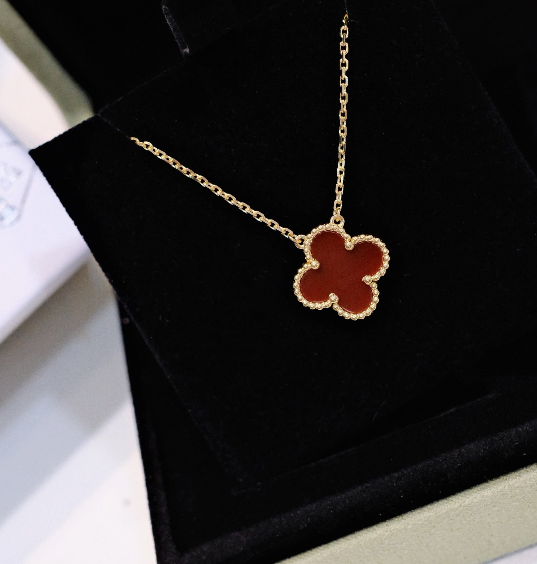 ??Loco?¡¥CLOVER 15MM CARNELIAN SINGLE FLOWER NECKLACE