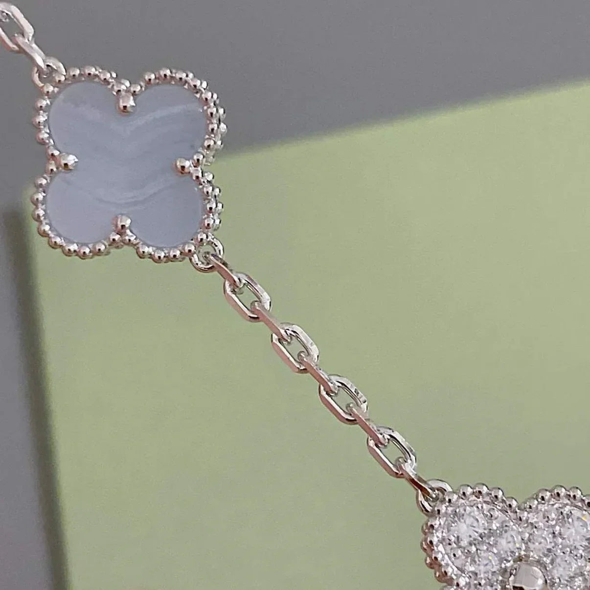[Loco]New  CLOVER 5 MOTIF PURPLE CHALCEDONY BRACELET COLLECTION