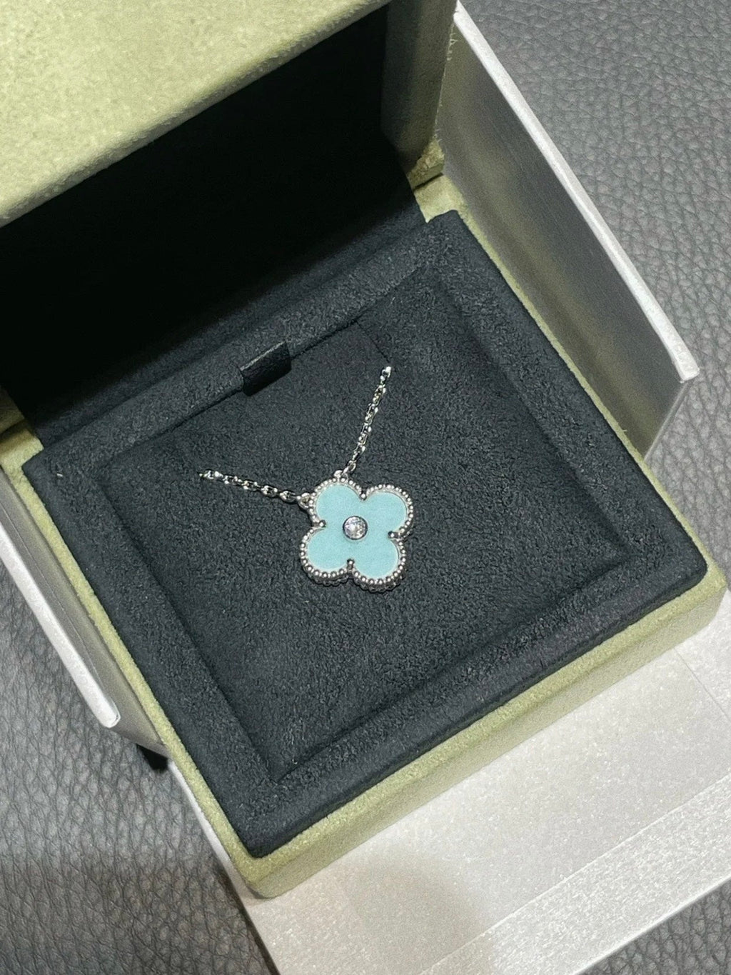 ??Loco?¡¥CLOVER 1 DIAMOND LIGHT BLUE SILVER NECKLACE