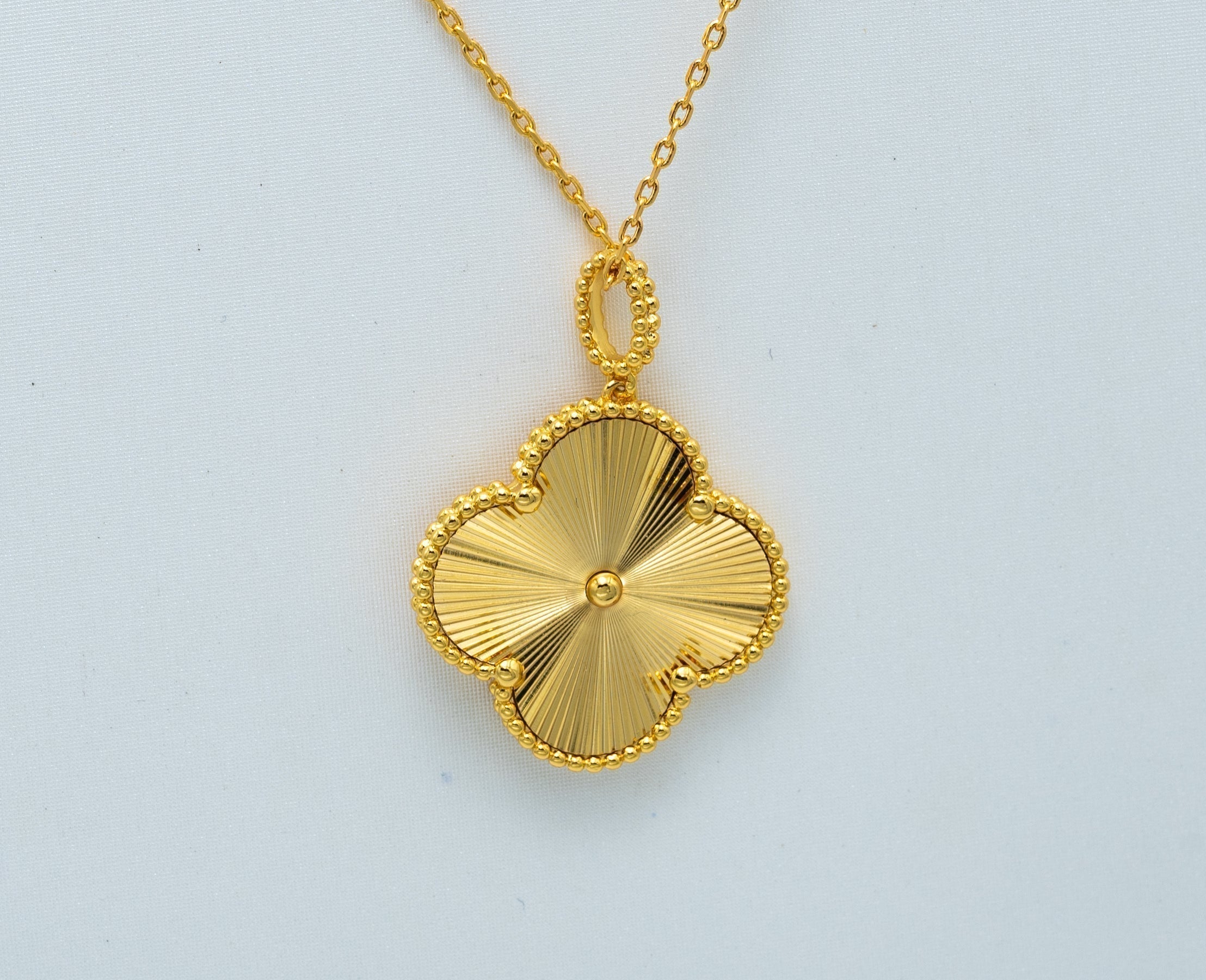 ??Loco?¡¥CLOVER 25MM PEDANT NECKLACE GOLD