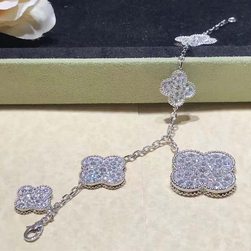 ??Loco?¡¥CLOVER 6 MOTIFS SILVER DIAMOND BRACELET