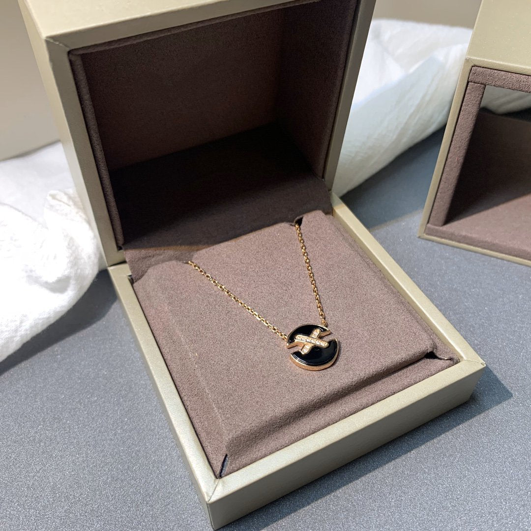 ??Loco?¡¥JEUX DE PINK GOLD DIAMOND NECKLACE
