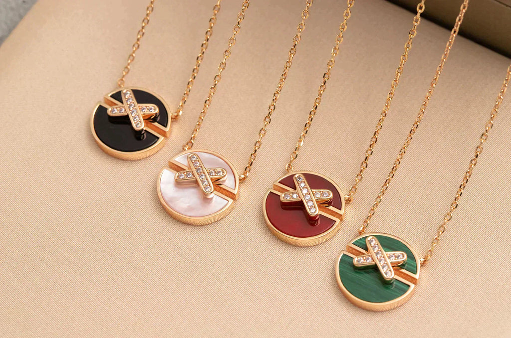 ??Loco?¡¥JEUX DE ROSE GOLD DIAMOND NECKLACE
