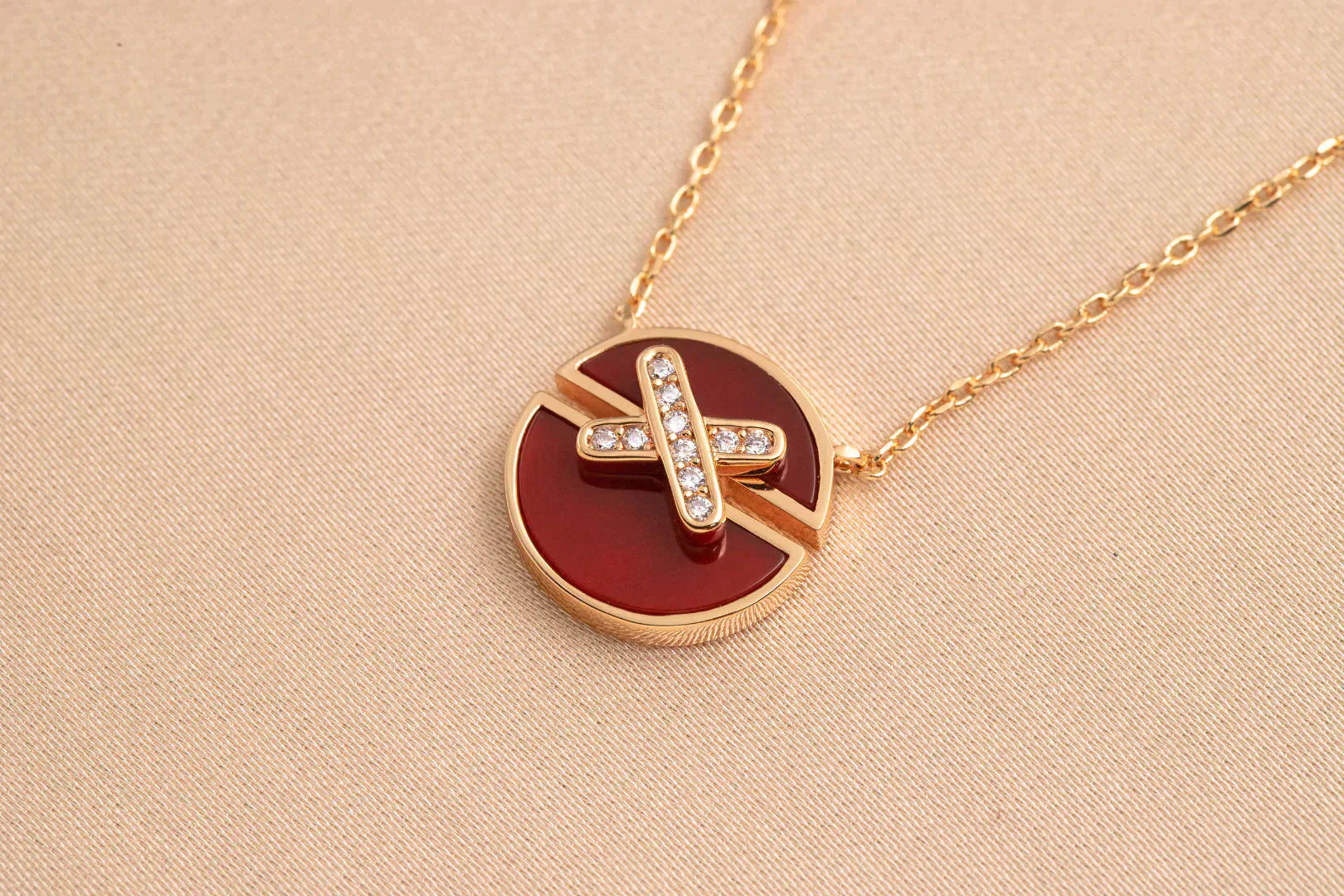??Loco?¡¥JEUX DE ROSE GOLD DIAMOND NECKLACE