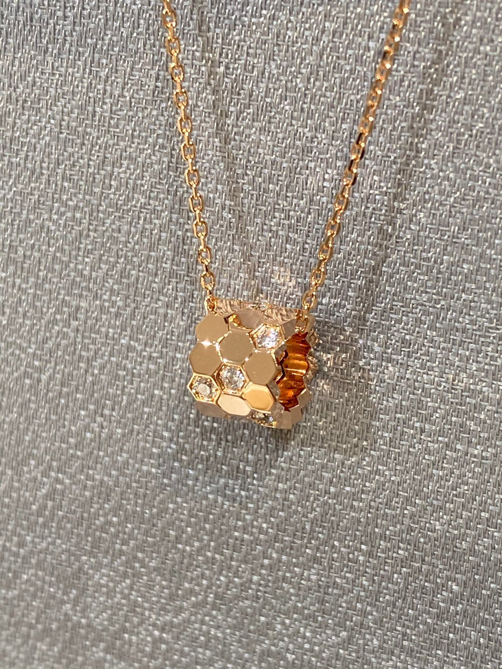 ??Loco?¡¥BEE LOVE DIAMOND NECKLACE