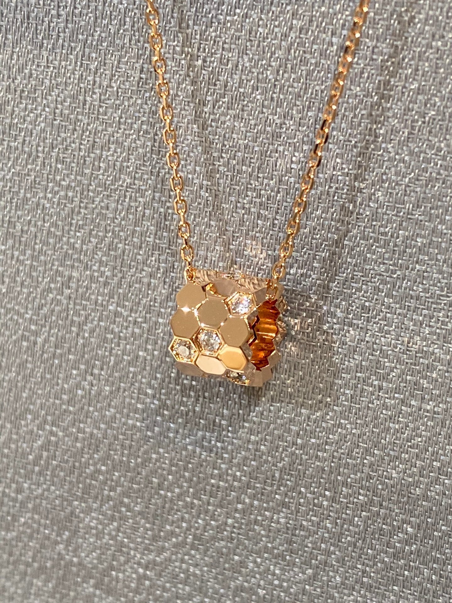??Loco?¡¥BEE LOVE DIAMOND NECKLACE