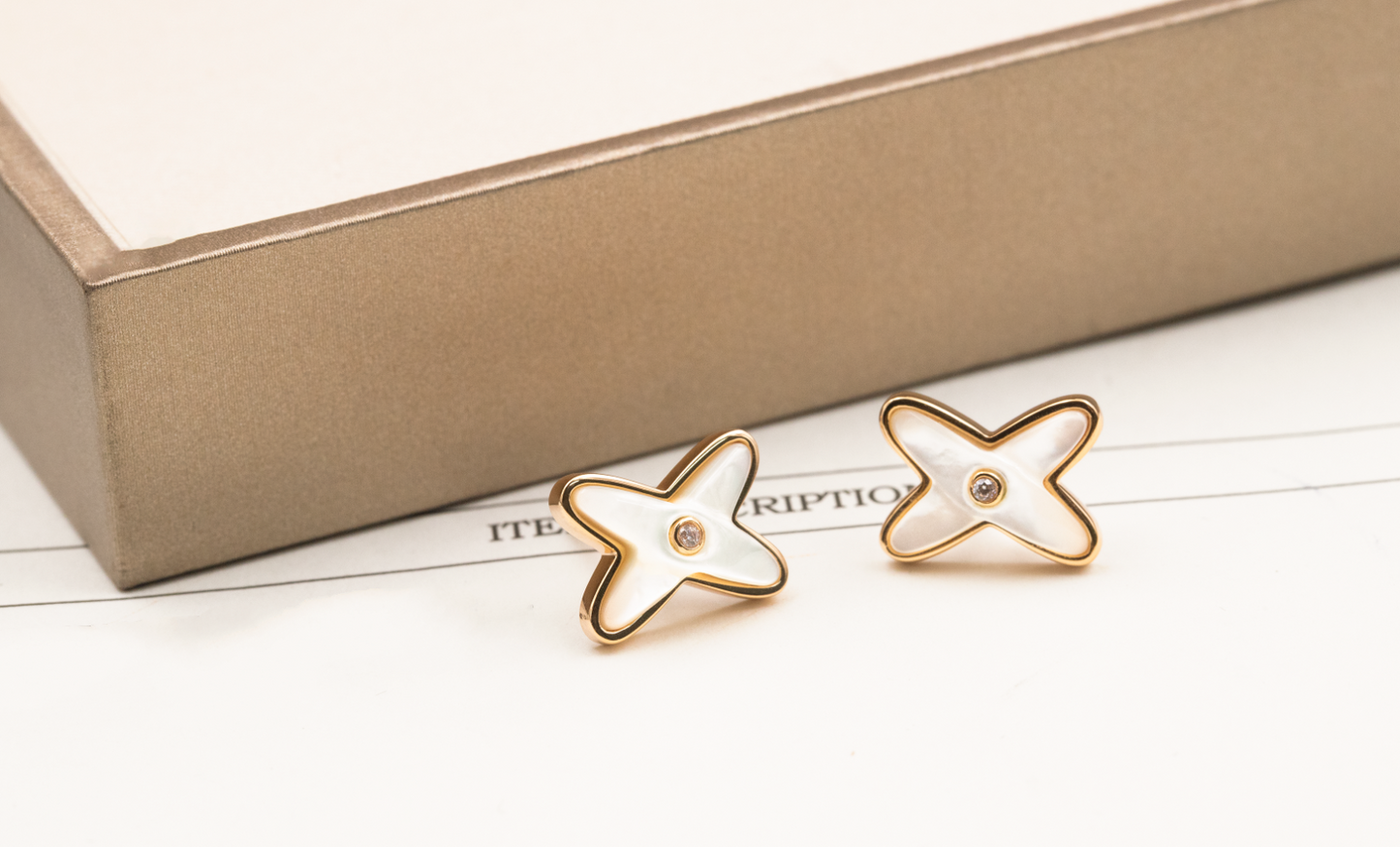 [moco jewellerys]JEUX DE WHITE MOP ピンクゴールド ダイヤモンド イヤリング
