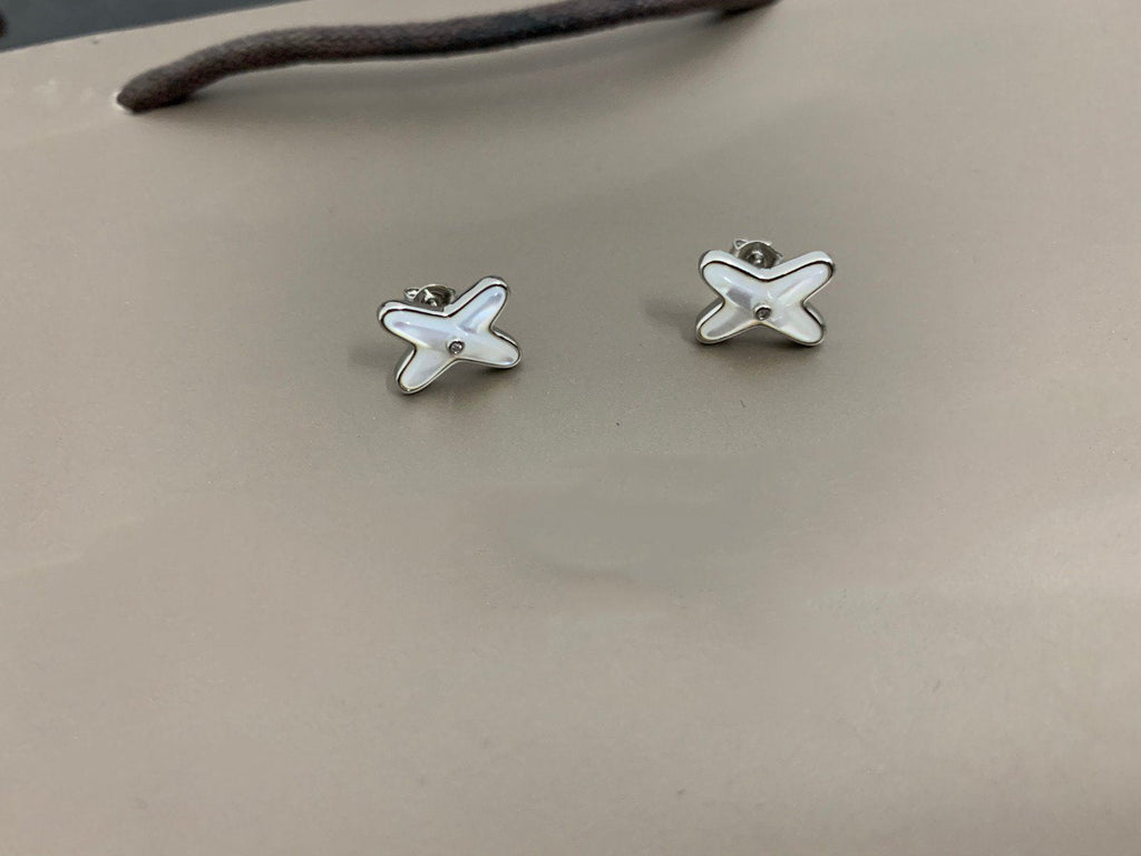 ??Loco?¡¥JEUX DE WHITE MOP SILVER DIAMOND EARRINGS