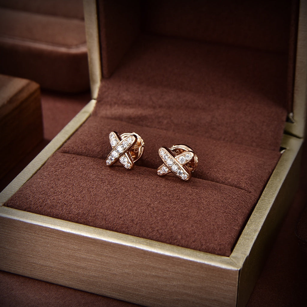 ??Loco?¡¥JEUX DE GOLD DIAMOND EARRINGS