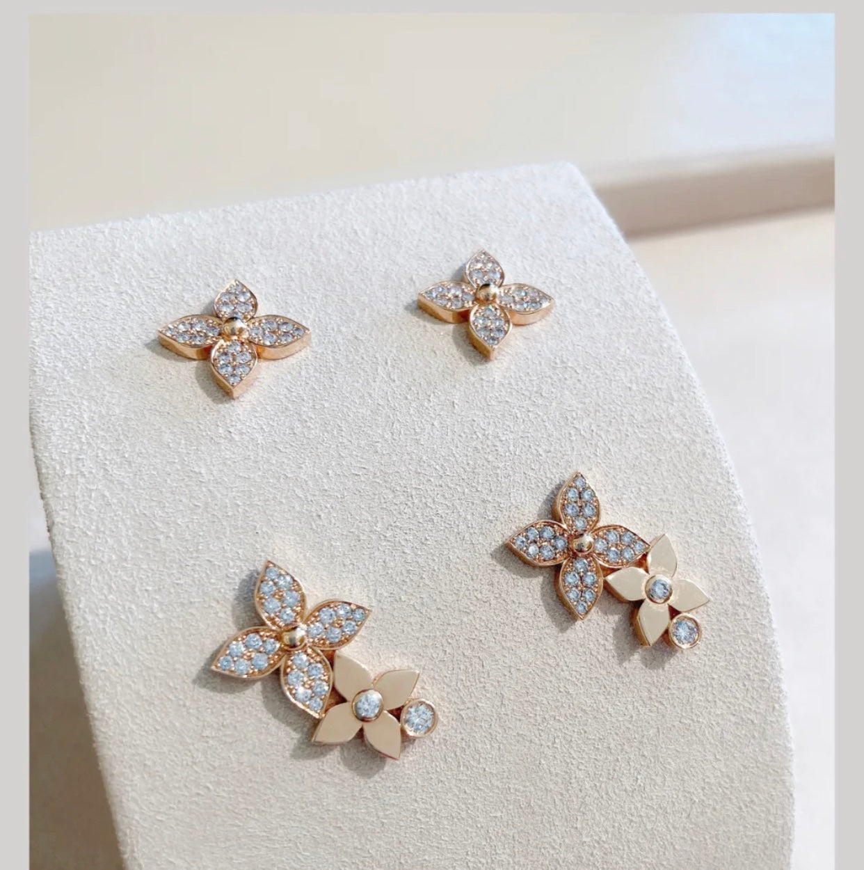 [moco jewelrys] STERNBLÜTEN-OHRSTÖSSE AUS ROSA GOLD MIT DIAMANTEN