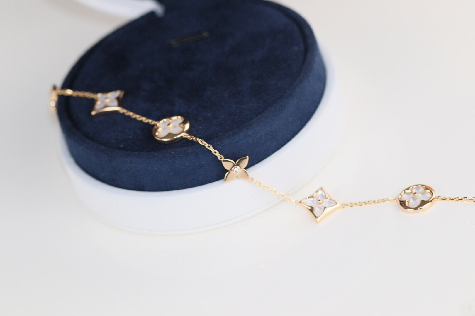 ??Loco?¡¥LEAF CLOVER BRACELET