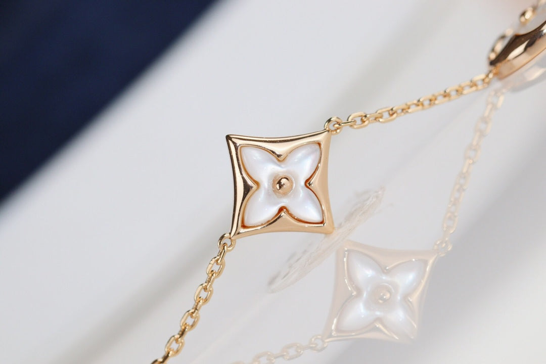 ??Loco?¡¥LEAF CLOVER BRACELET
