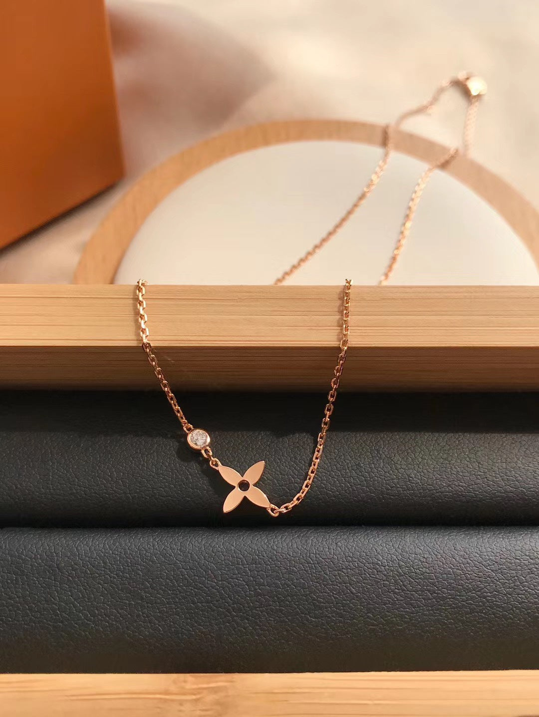 ??Loco?¡¥BLOSSOM PENDANT PINK GOLD AND DIAMOND