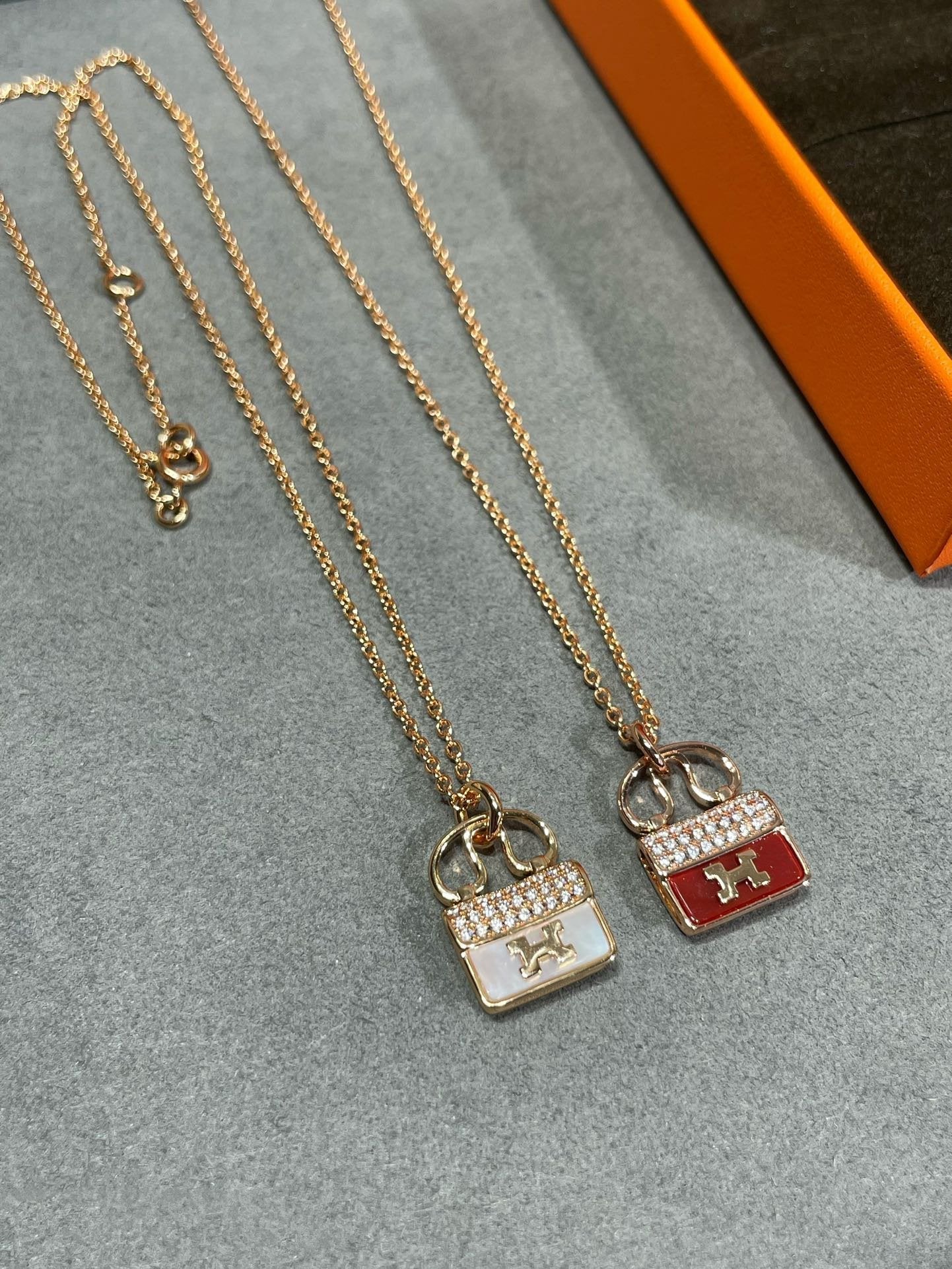 [moco jewellerys]H CIRCE モアッサナイトペンダントネックレス ゴールド