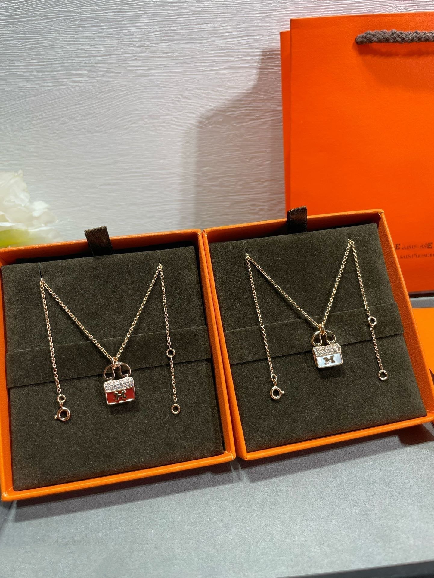 [moco jewellerys]H CIRCE モアッサナイトペンダントネックレス ゴールド