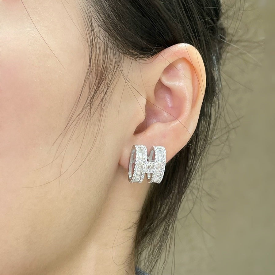 ??Loco?¡¥H STUD EARRINGS WITH SILVER DIAMONDS