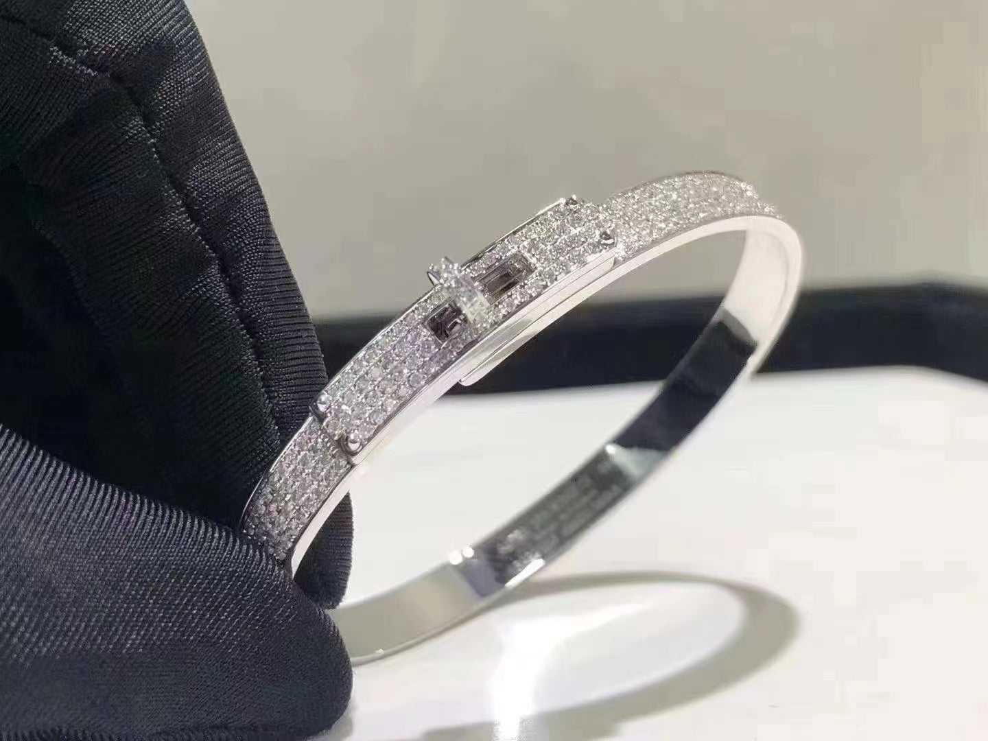 ??Loco?¡¥HM KELLY BRACELET IN SILVER AND FULL PAVE DIAMOND