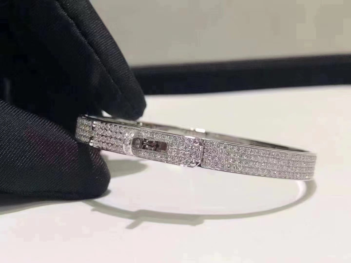 [moco jewelrys]HM KELLY ARMBAND AUS SILBER UND VOLLSTÄNDIG MIT DIAMANTEN BEFESTIGUNG