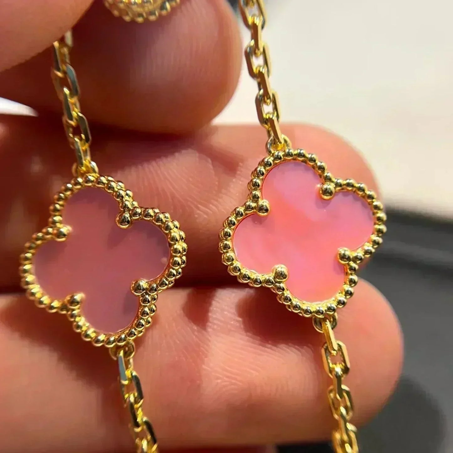 [Moco jewelrys] CLOVER 5 MOTIFS  PINK MOP BRACELET COLLECTION