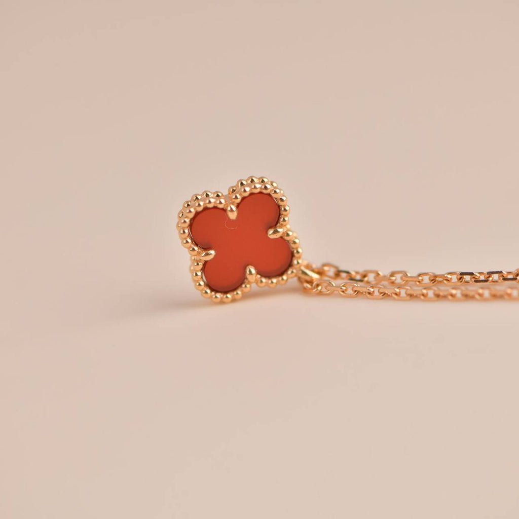 ??Loco?¡¥CLOVER MINI 9.5MM WHITE CARNELIANS NECKLACE
