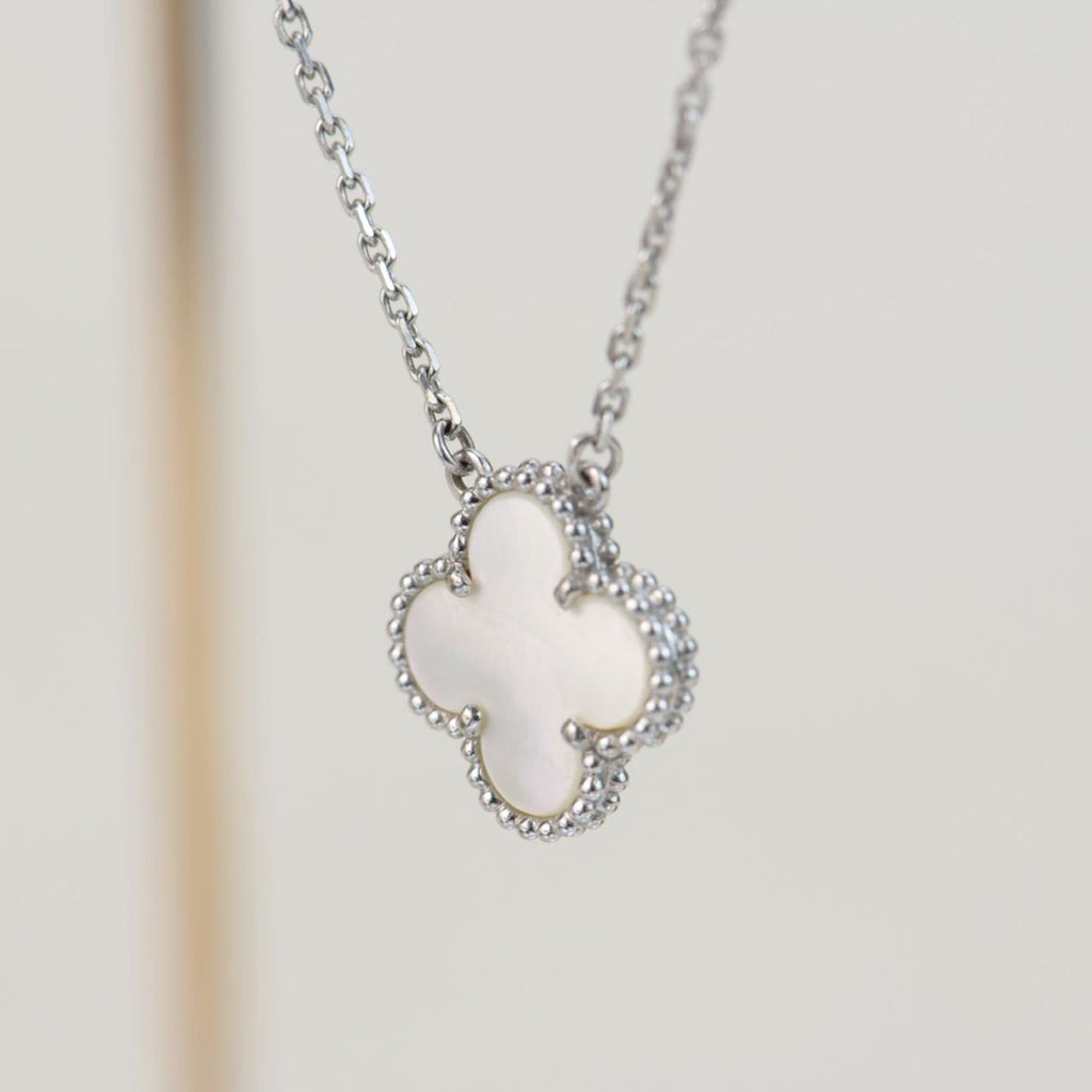 ??Loco?¡¥CLOVER  15MM WHITE MOTHER-OF-PEARL SILVER