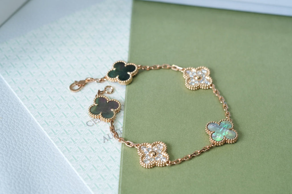 [Loco]New CLOVER 5 MOTIF GRAY MOP BRACELET COLLECTION