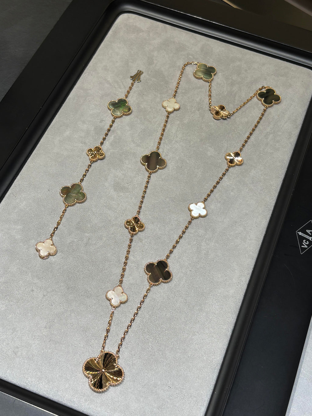 [??Loco?¡¥] 25 NEW CLOVER 15 MOTIFS GRAY MOTHER-OF-PEARL